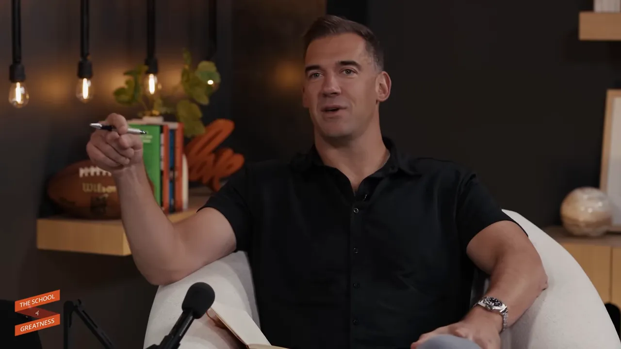 示範如何轉換孩子的情緒：引導他想像對朋友會怎麼建議